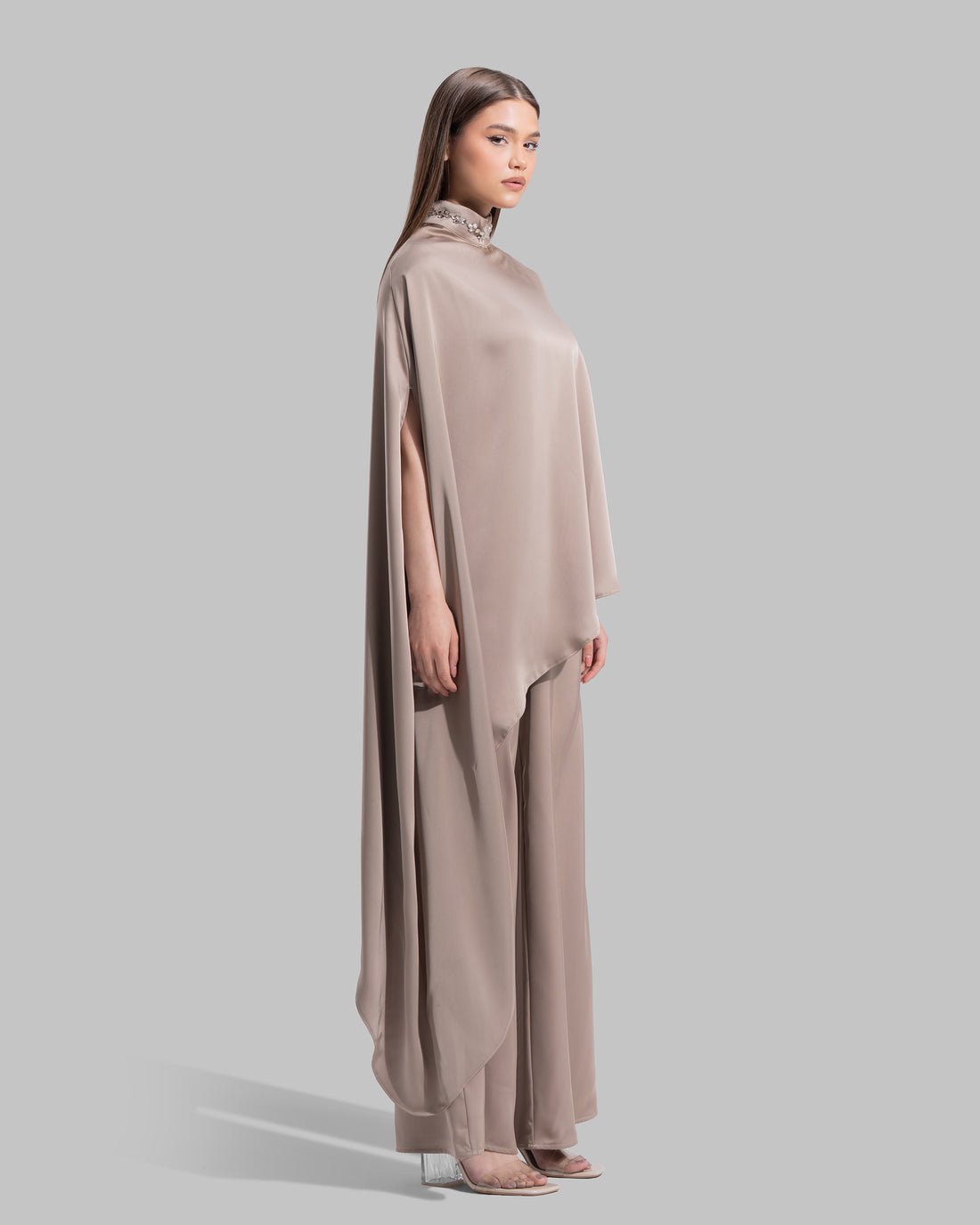 High-waisted fluid pants with a clean, wide-cut silhouette.