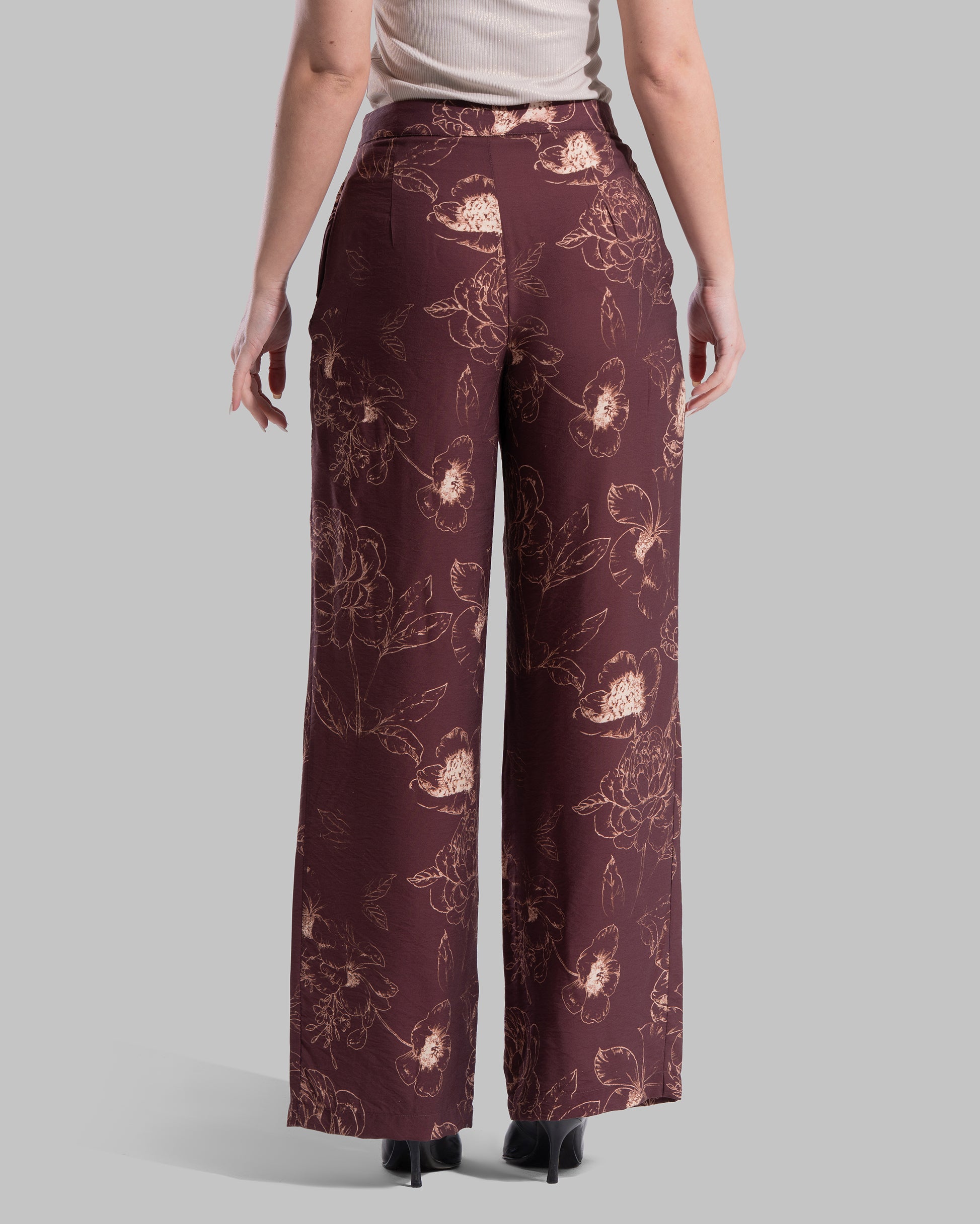 High-waisted wide-leg trousers featuring an all-over floral print.