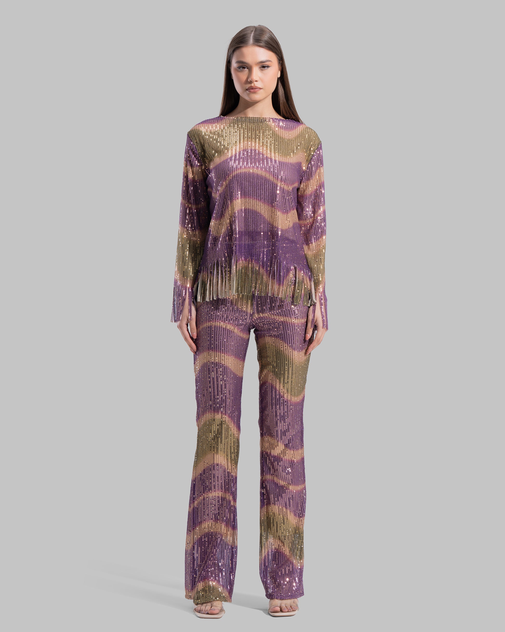 Round neck Blouse with long sleeves.