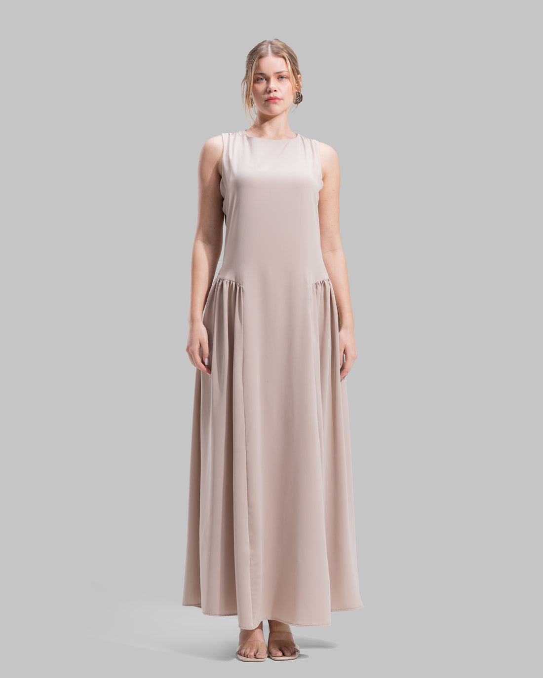 Sleeveless long dress with a round neckline.