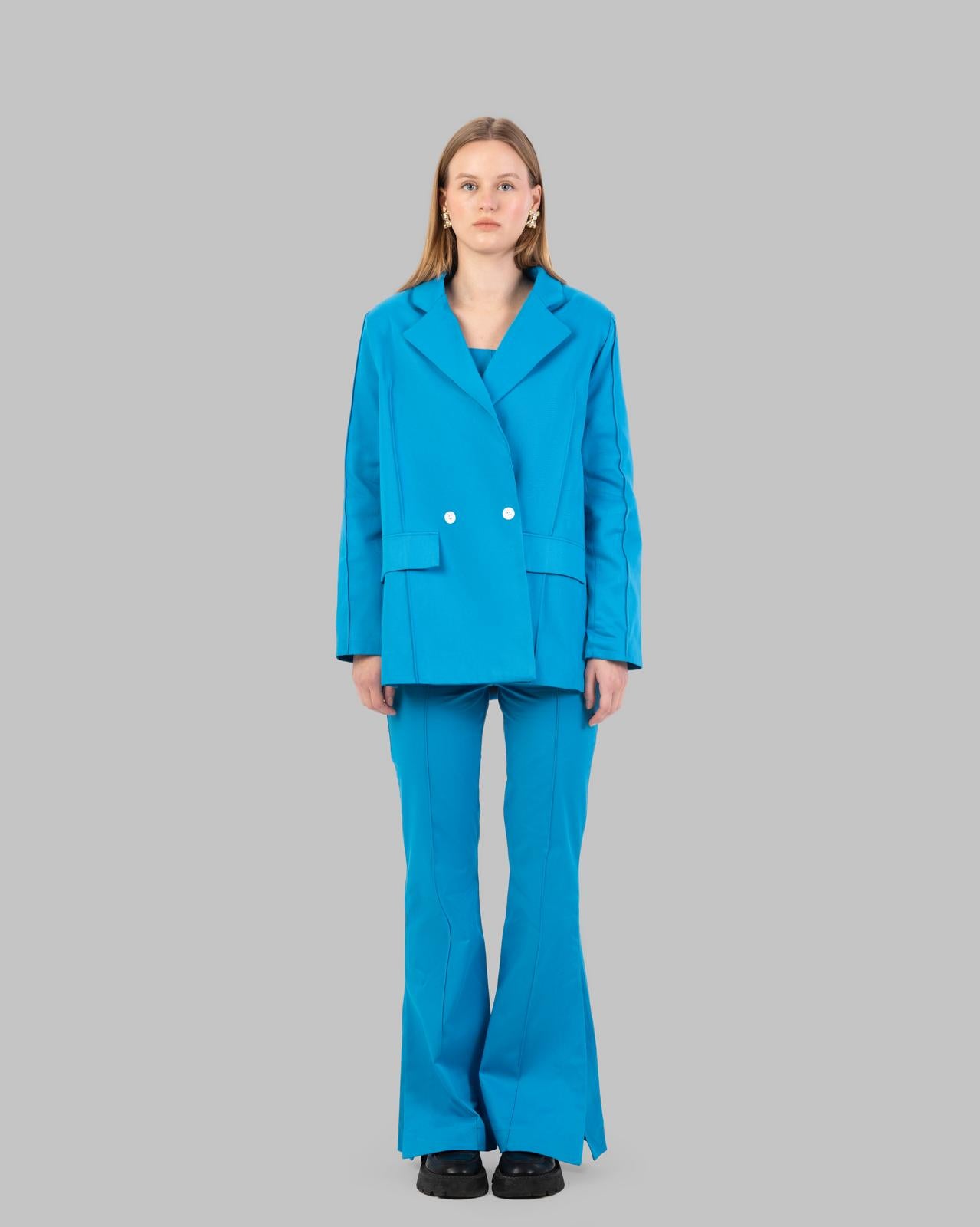 Oversized Double-Breasted jacket.