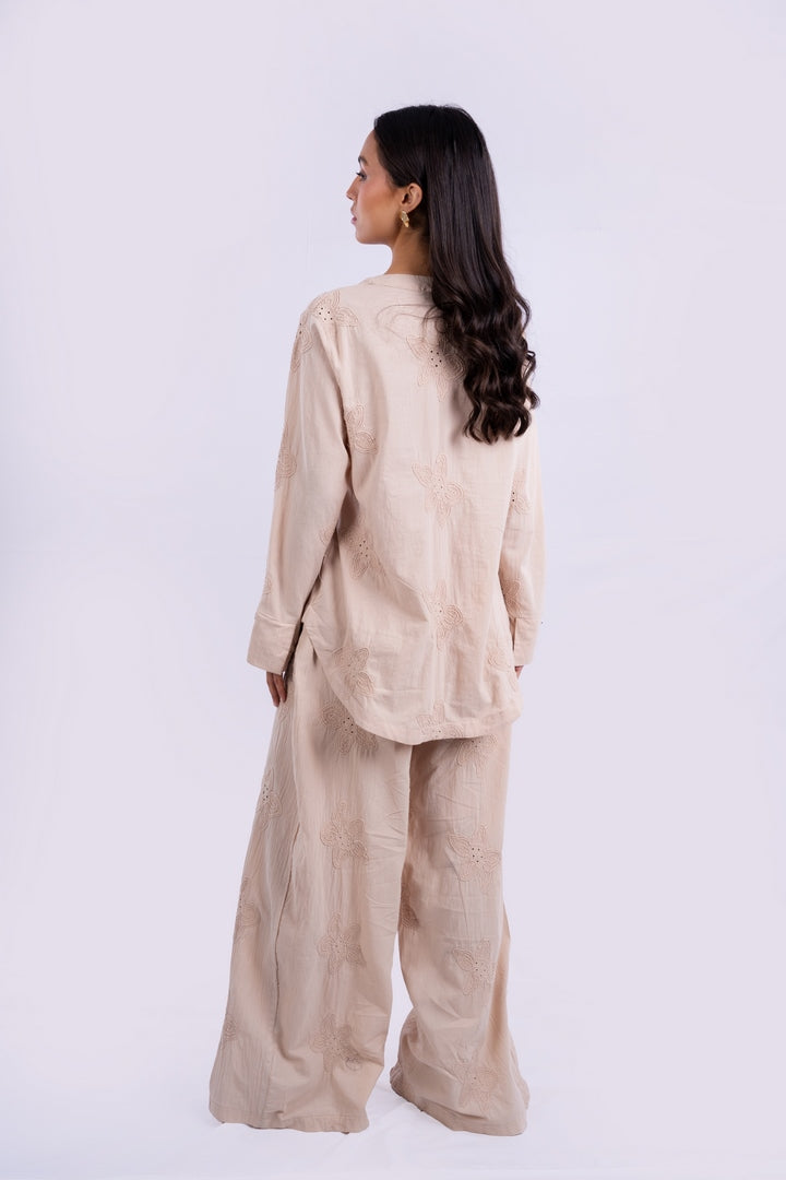 BLOUSE V-NECK AND LOG SLEEVES WITH EMBROIDERY