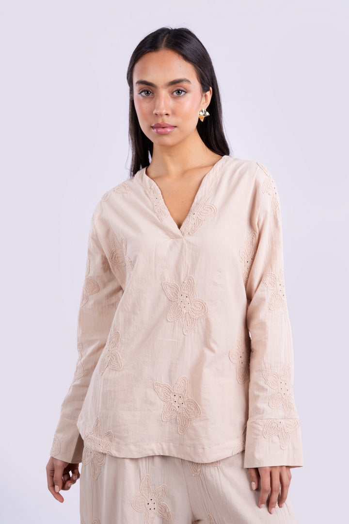 BLOUSE V-NECK AND LOG SLEEVES WITH EMBROIDERY