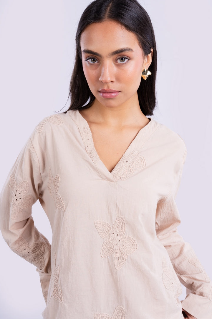 BLOUSE V-NECK AND LOG SLEEVES WITH EMBROIDERY