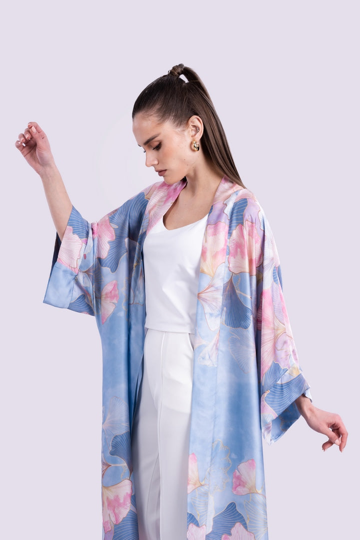 OVERSIZED KIMONO WITH FLOWERS