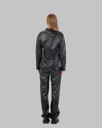 بنطال جلدي واسع