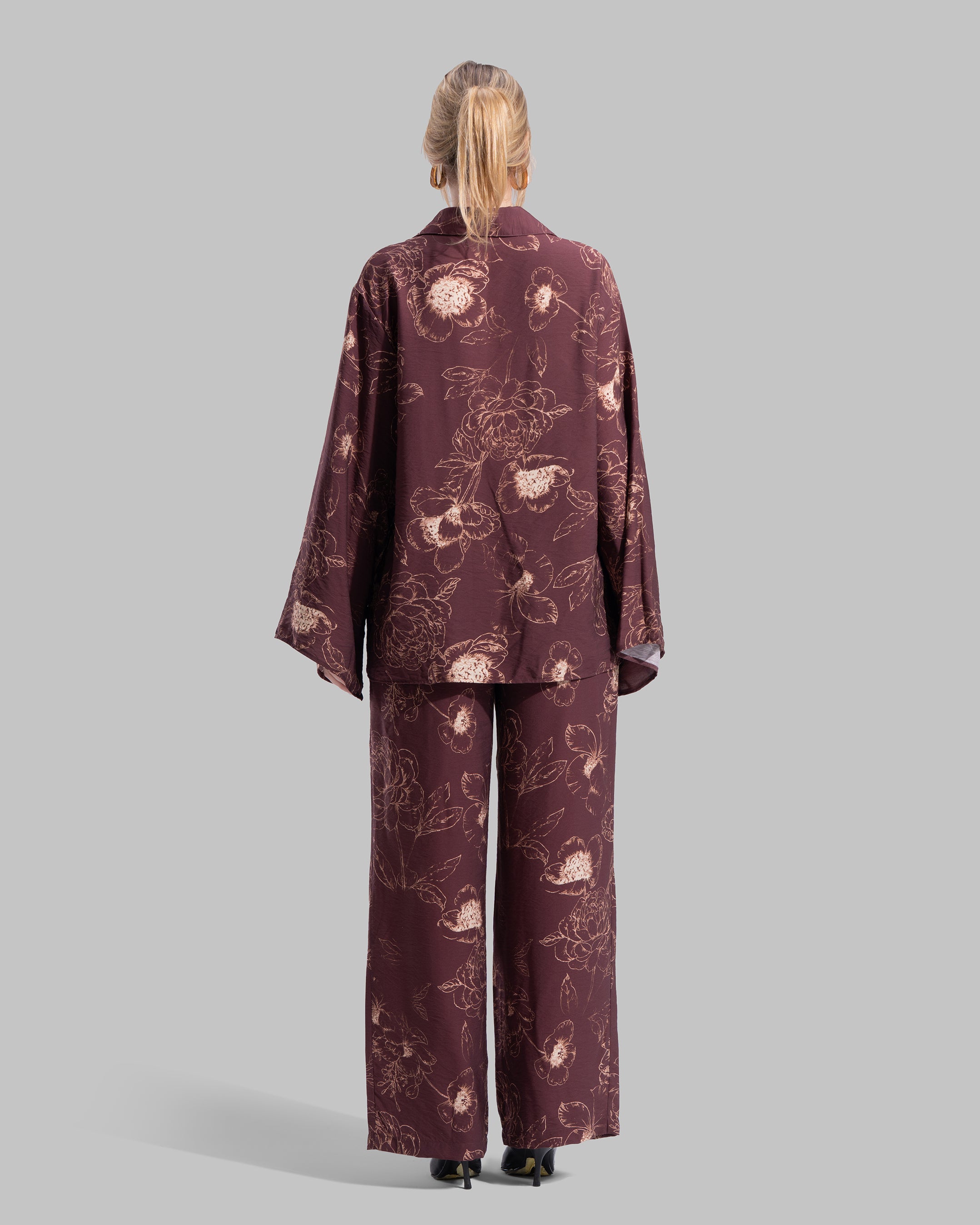 Oversized floral print blouse with a classic collar and long sleeves.