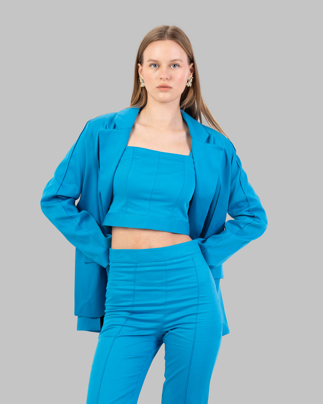 سترة كبيرة الحجم ذات صفين من الأزرار.