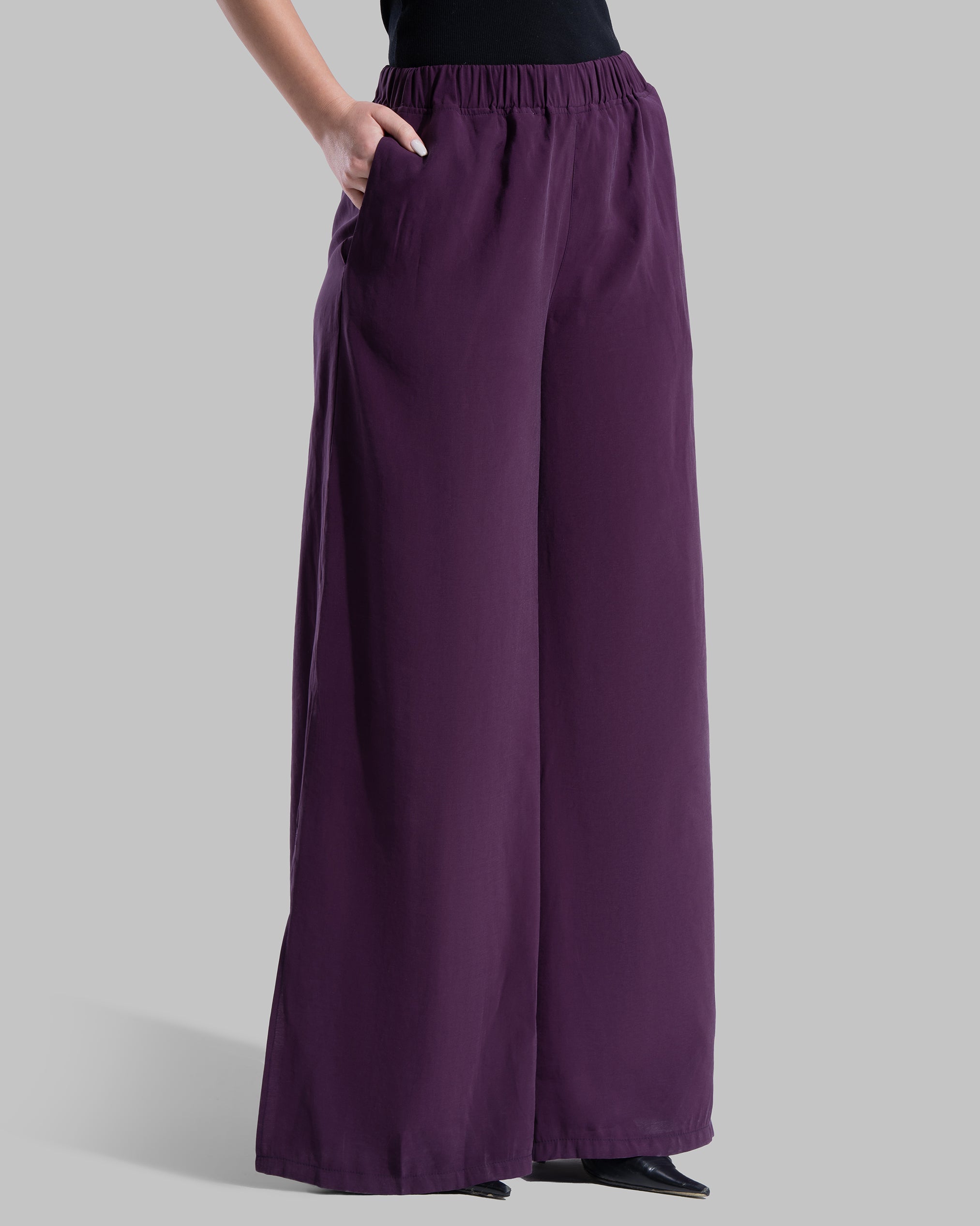 Relaxed-fit wide-leg Pants with an elastic waistband