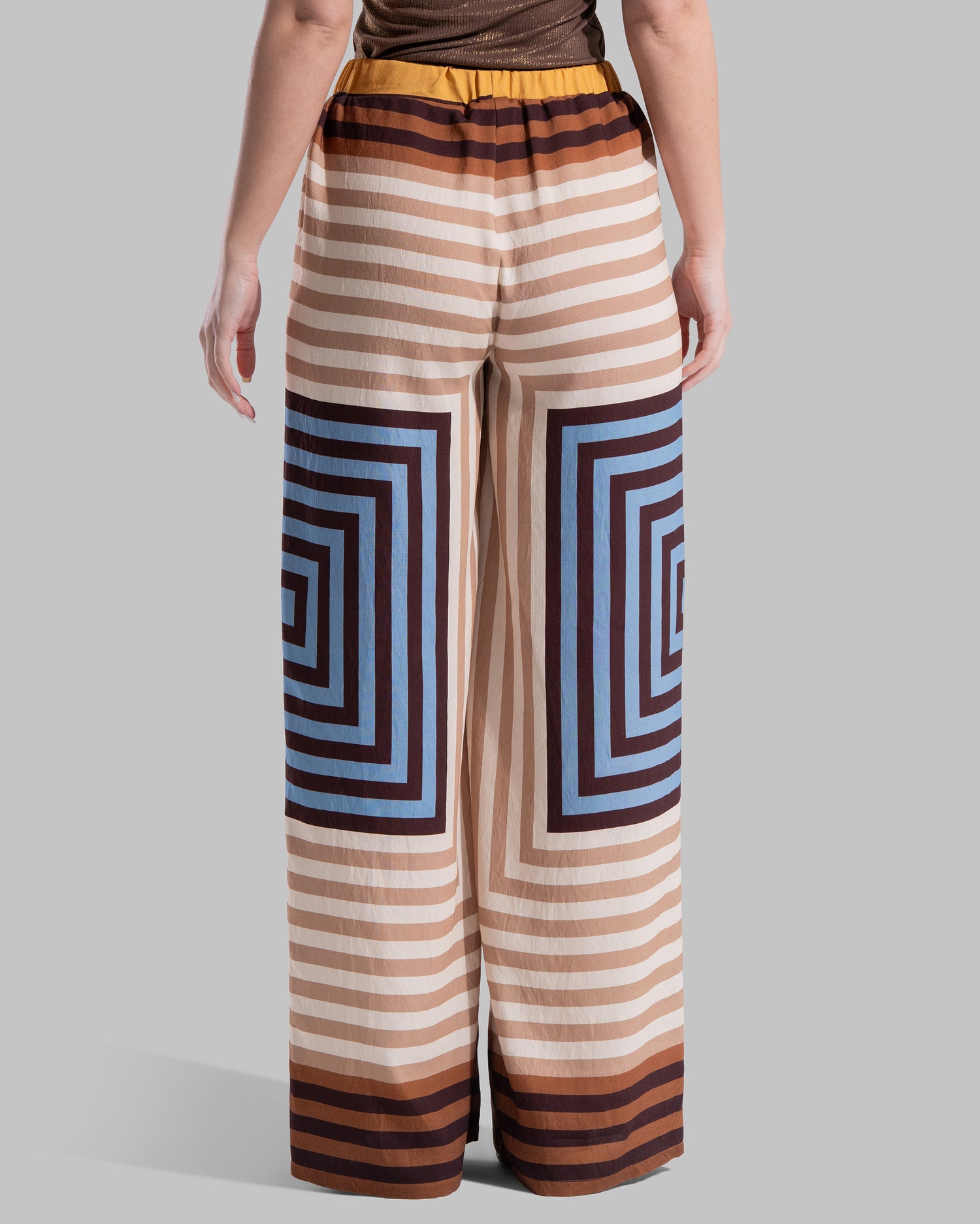 printed wide -leg pants .