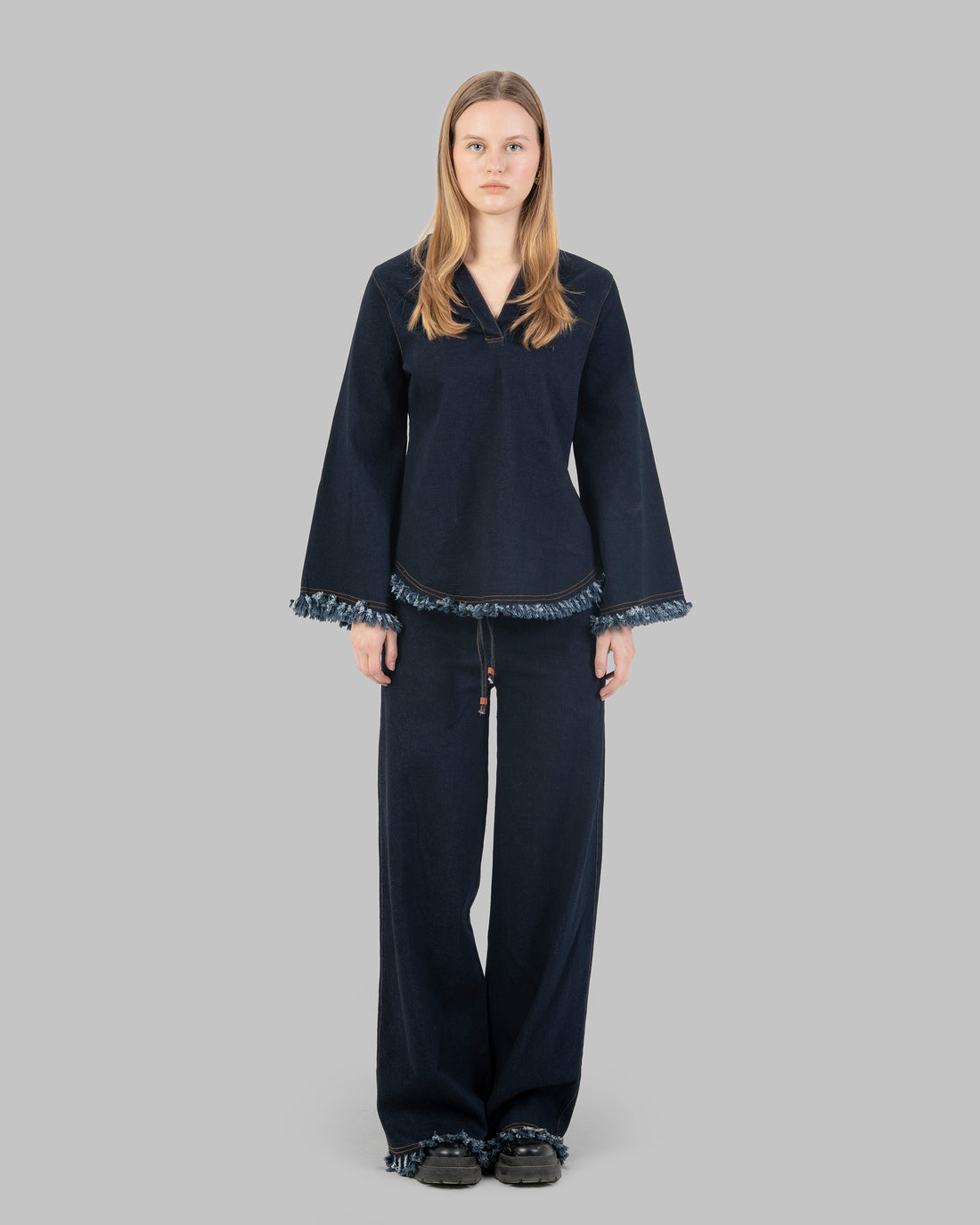 بنطلون جينز واسع الساق