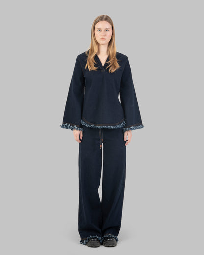 بلوزة جينز بأكمام طويلة