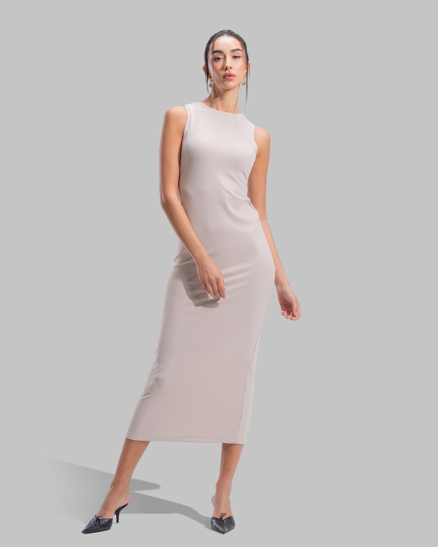 Sleeveless ribbed maxi dress with a round neckline and a tight-fit silhouette.
