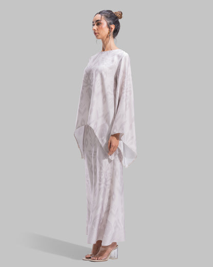 Asymmetric Loose-fit blouse.