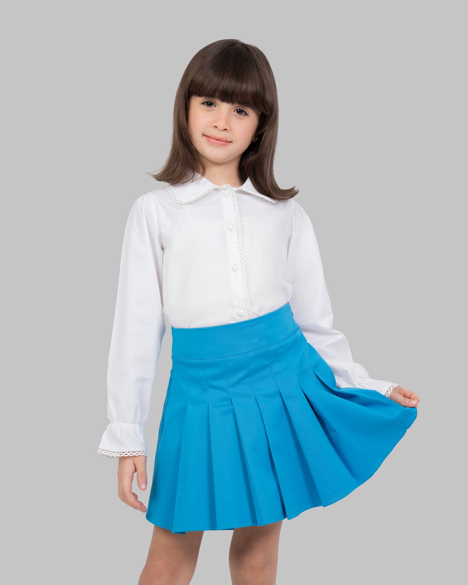 Pleated mini skirt in flashy colors.