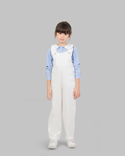 جمبسوت بألوان زاهية مع أحزمة كتف قابلة للتعديل وتفاصيل مكشكشة.