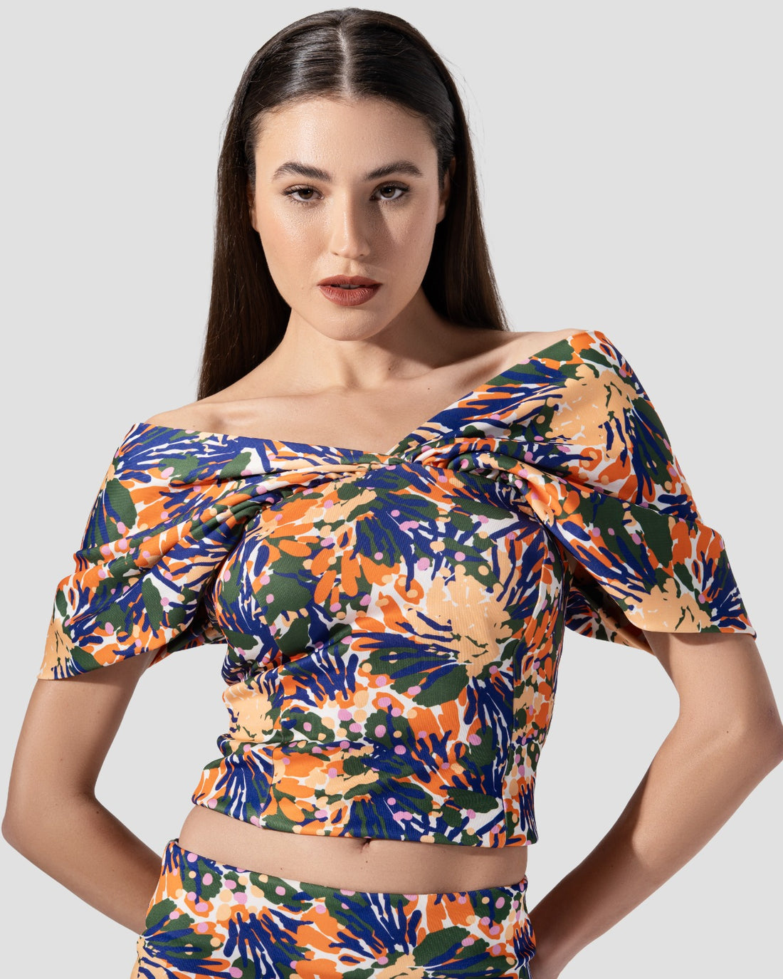 PRINTED OFF-SHOULDER TOP WITH A V-NECK. INVISIBLE BACK ZIP FASTENING