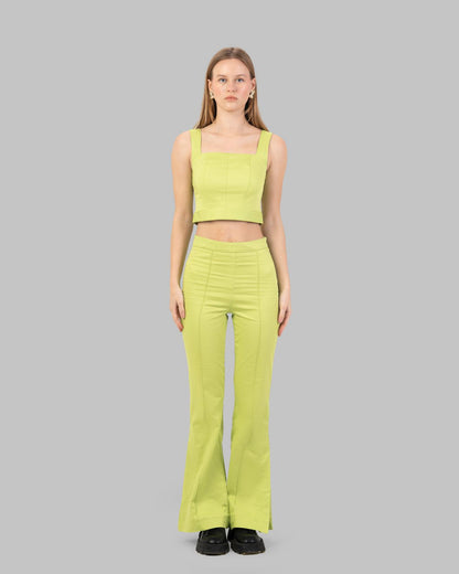 بنطلون واسع الخصر.